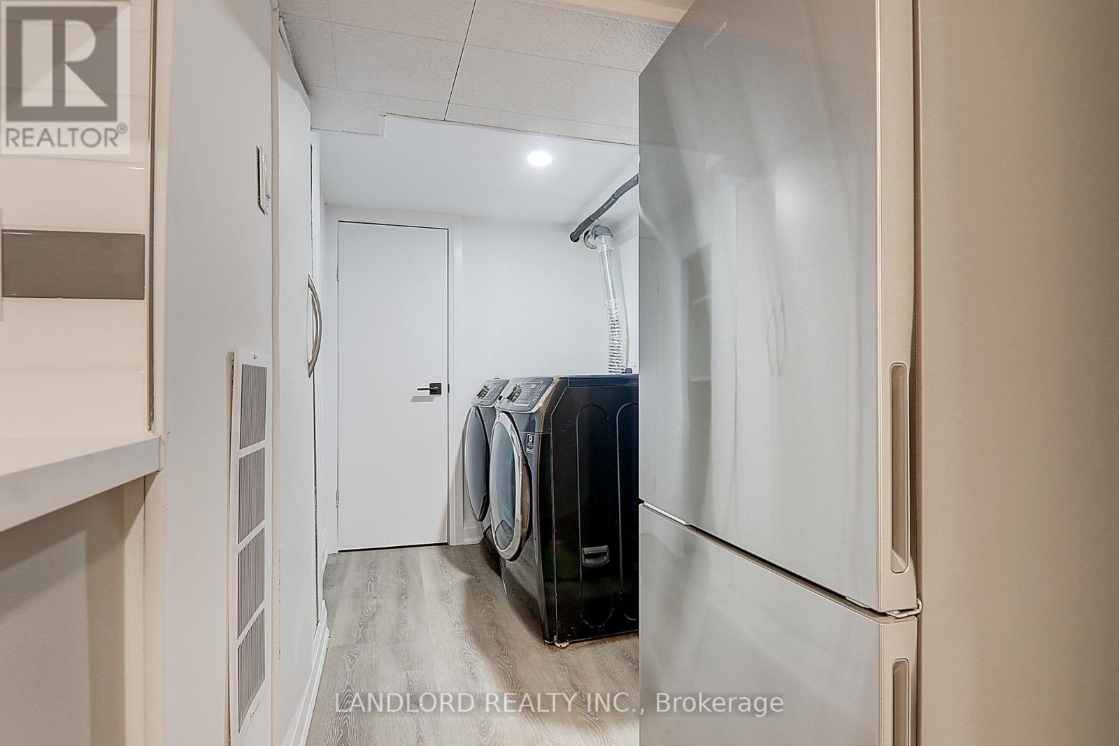 Lower - 130 Lambton Avenue, Toronto, Ontario  M6N 2S9 - Photo 5 - W12914954