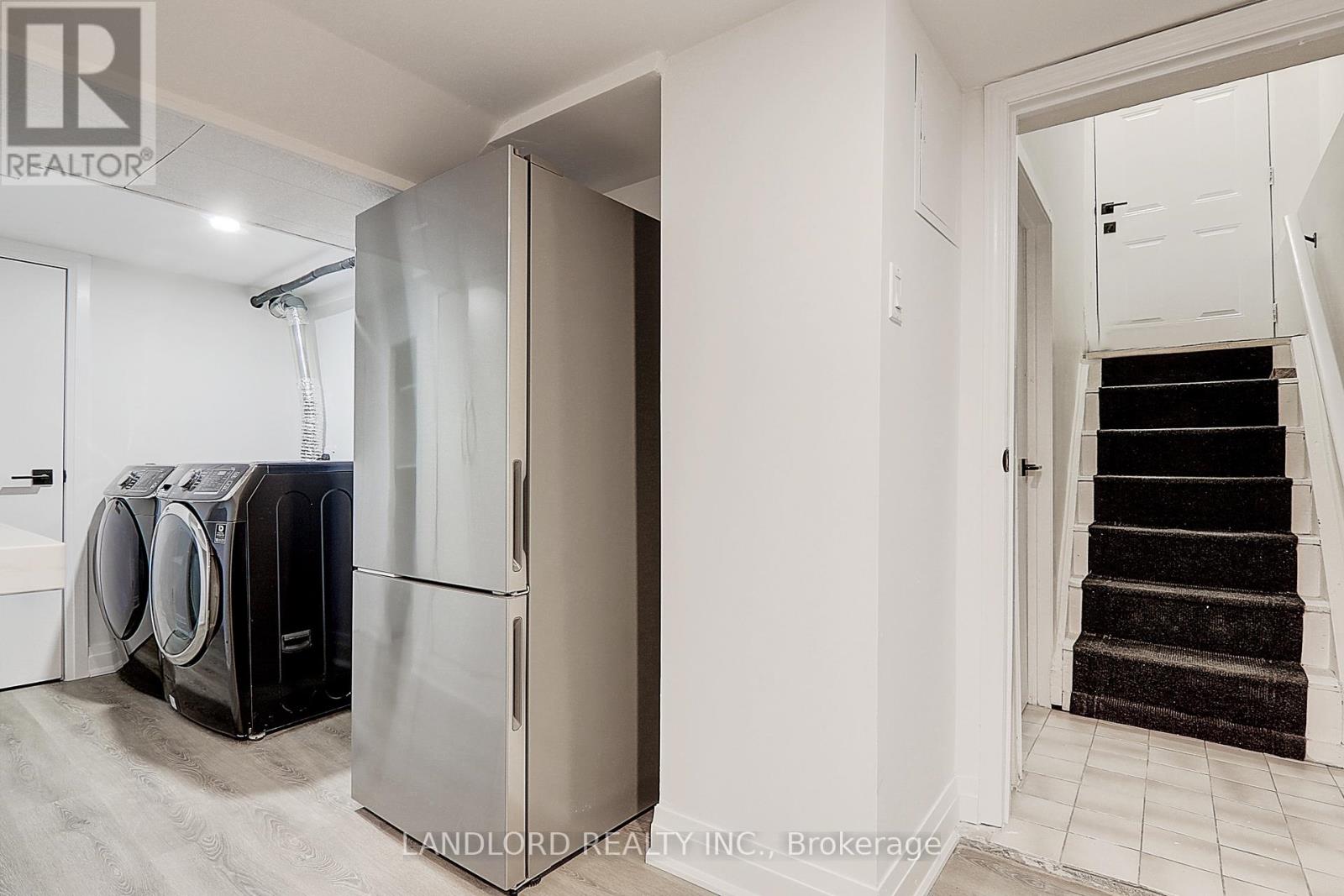 Lower - 130 Lambton Avenue, Toronto, Ontario  M6N 2S9 - Photo 6 - W12914954