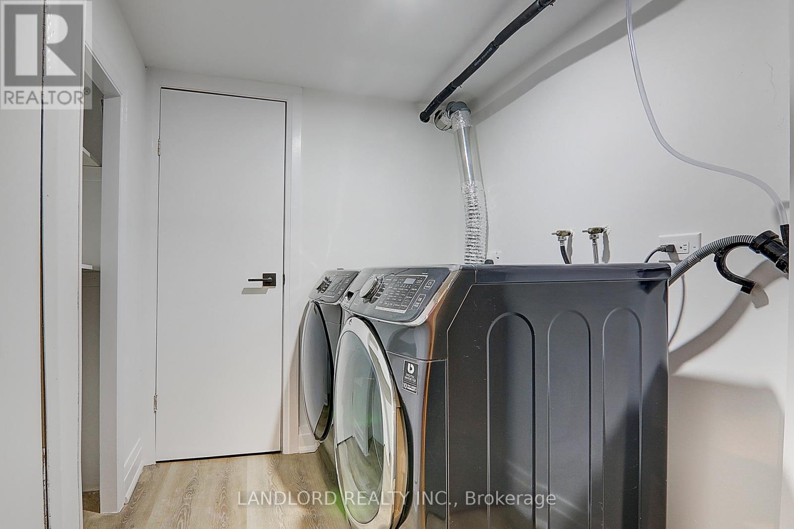 Lower - 130 Lambton Avenue, Toronto, Ontario  M6N 2S9 - Photo 7 - W12914954