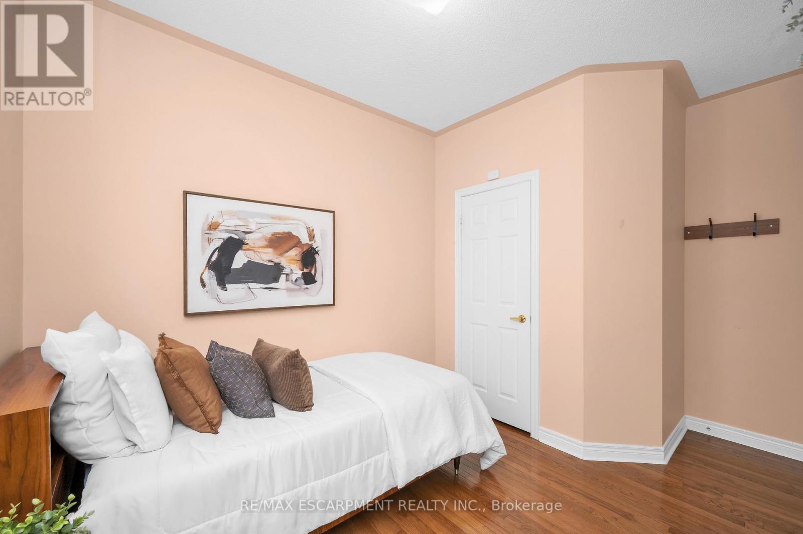 2546 Nichols Drive, Oakville, Ontario  L6H 7L3 - Photo 15 - W12914982