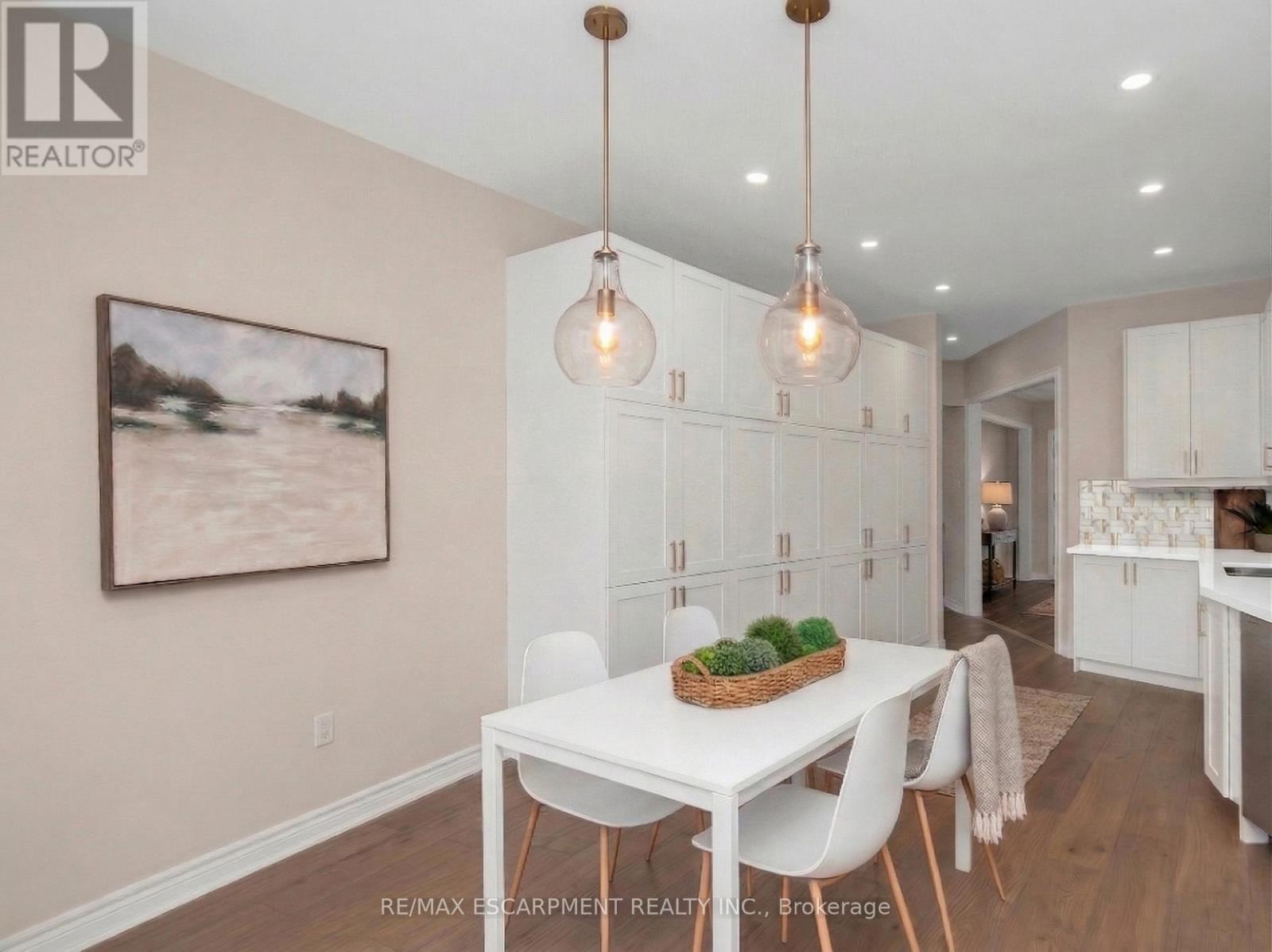 2546 Nichols Drive, Oakville, Ontario  L6H 7L3 - Photo 9 - W12914982