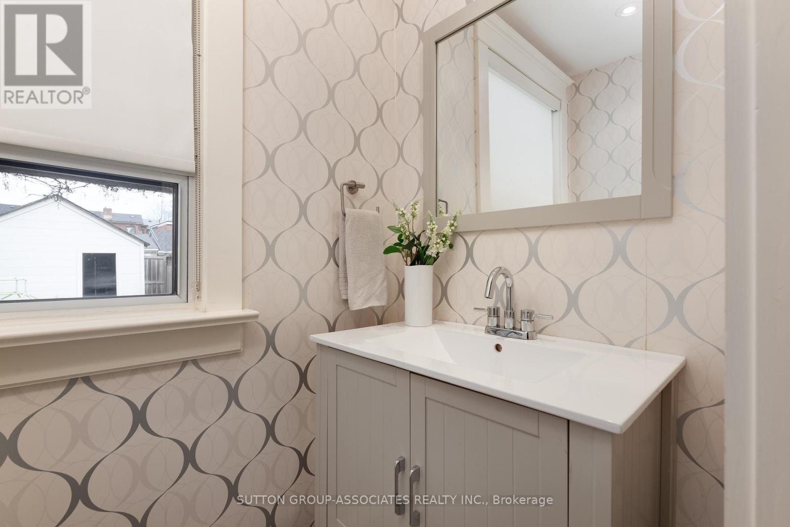 1031 St Clarens Avenue, Toronto, Ontario  M6H 3X8 - Photo 16 - W12915008