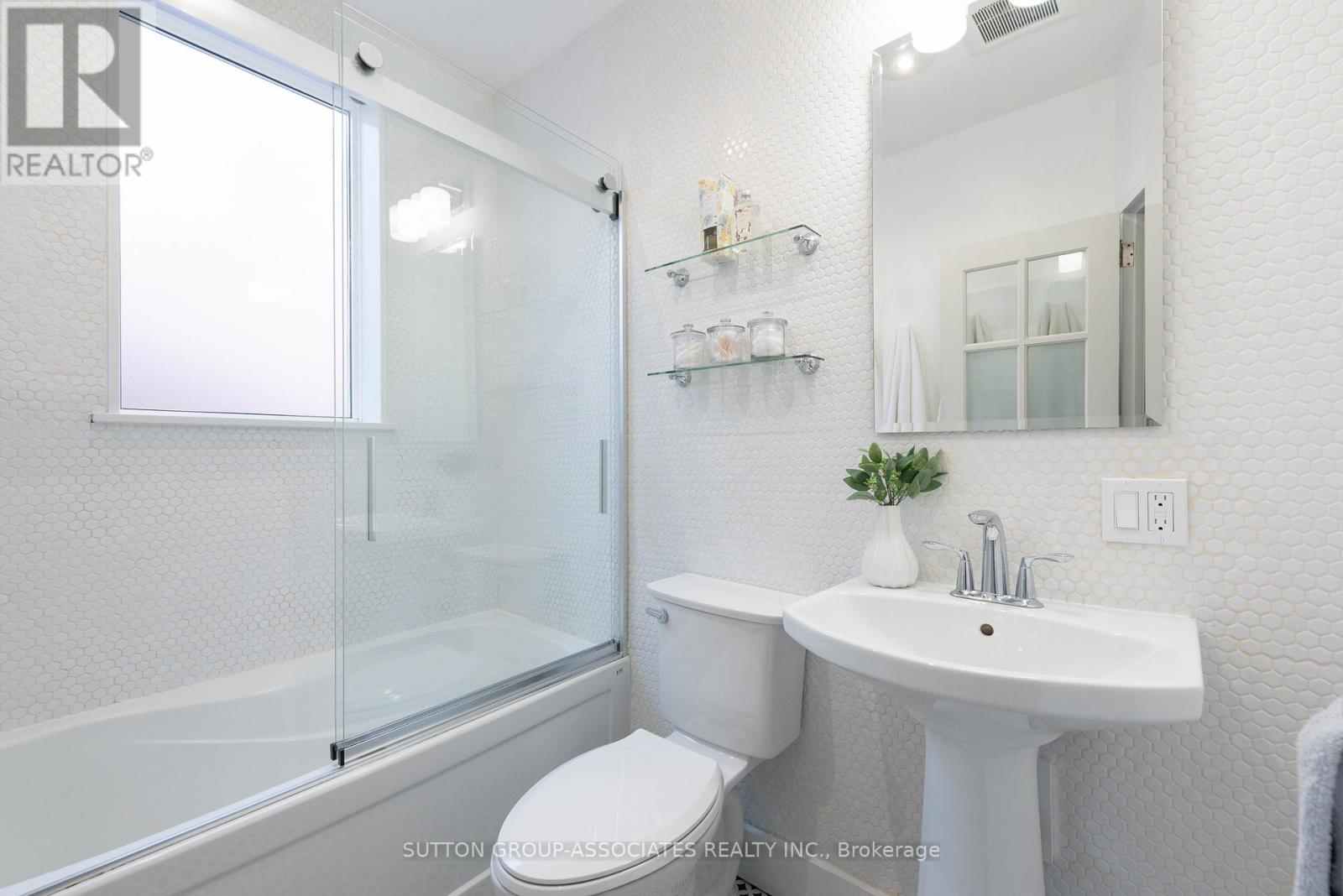 1031 St Clarens Avenue, Toronto, Ontario  M6H 3X8 - Photo 22 - W12915008