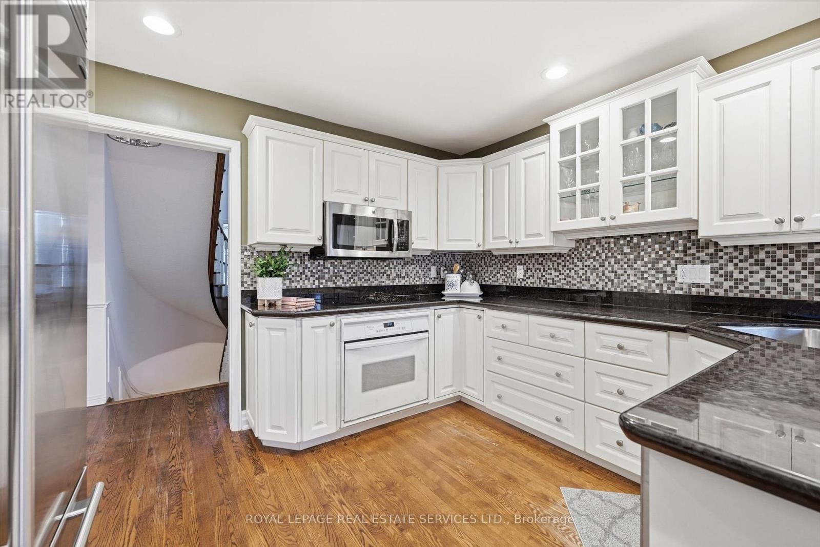 1100 Oakery Woods Place, Oakville, Ontario  L6M 2C1 - Photo 11 - W12915012