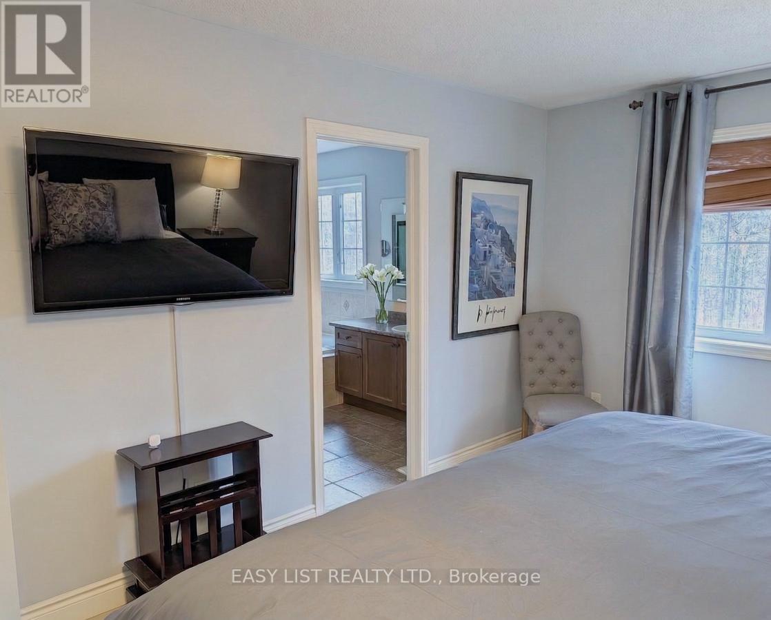 374 Dowson Loop, Newmarket, Ontario  L3X 3G3 - Photo 13 - N12912314