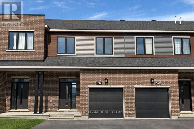 742 FAIRLINE ROW, Ottawa, Ontario