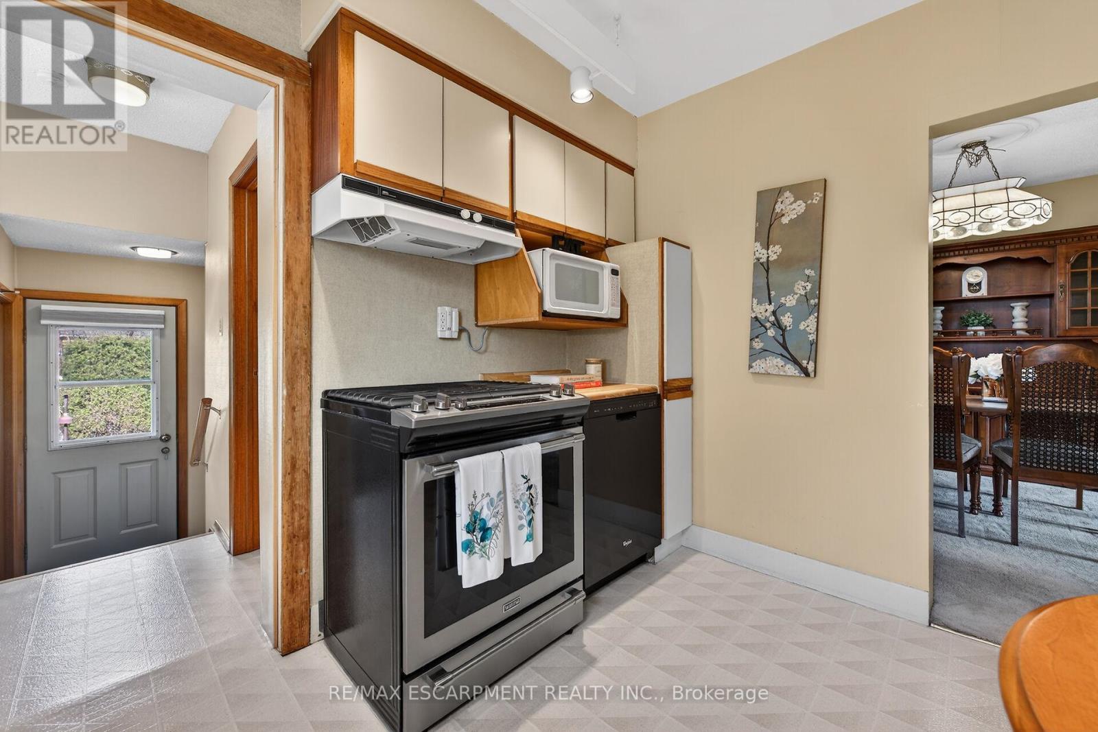 257 Queensdale Avenue E, Hamilton, Ontario  L9A 1L3 - Photo 15 - X12914908