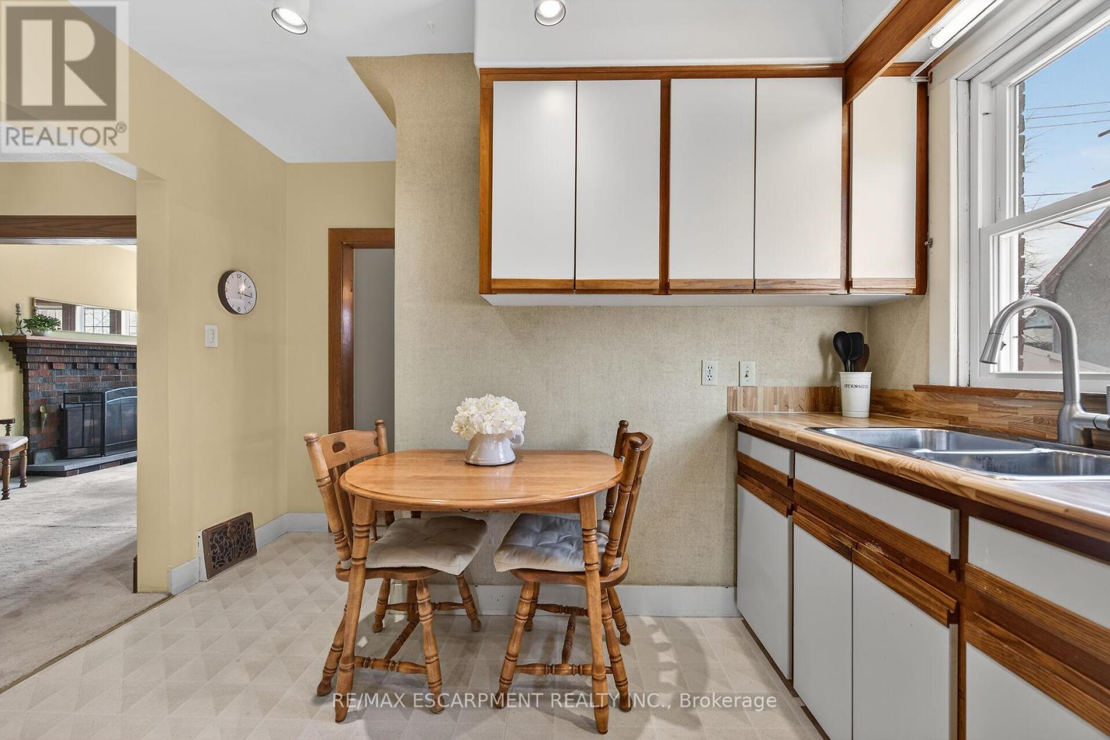 257 Queensdale Avenue E, Hamilton, Ontario  L9A 1L3 - Photo 19 - X12914908