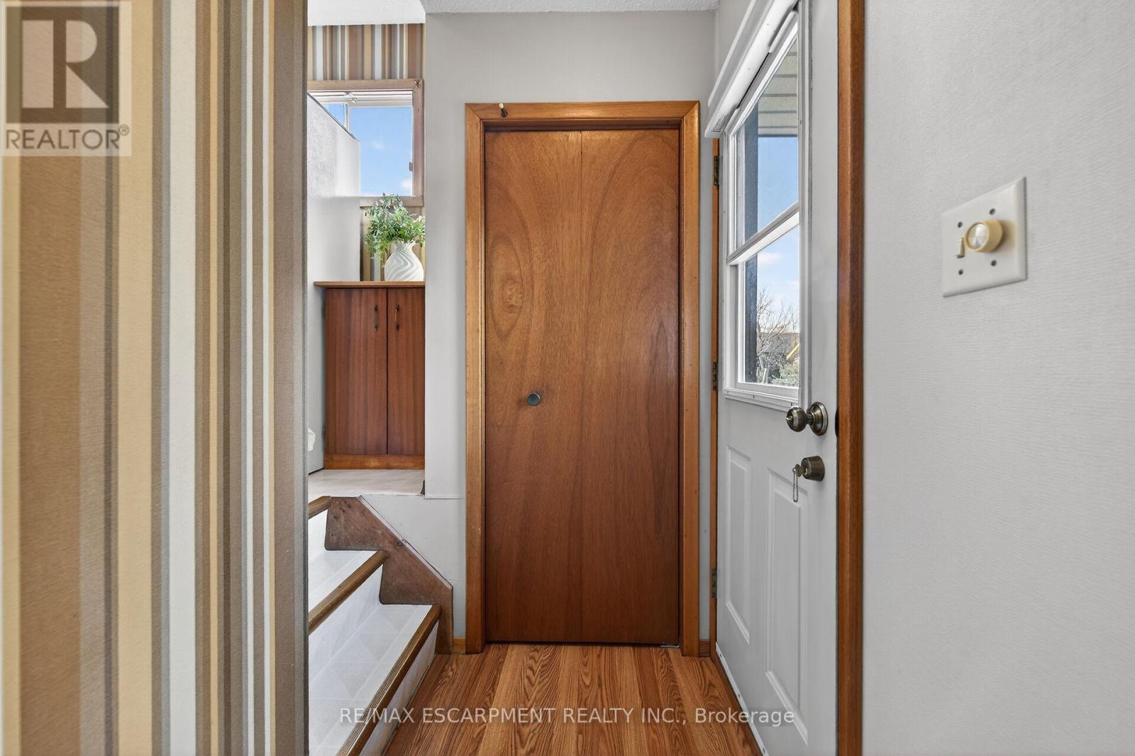 257 Queensdale Avenue E, Hamilton, Ontario  L9A 1L3 - Photo 22 - X12914908