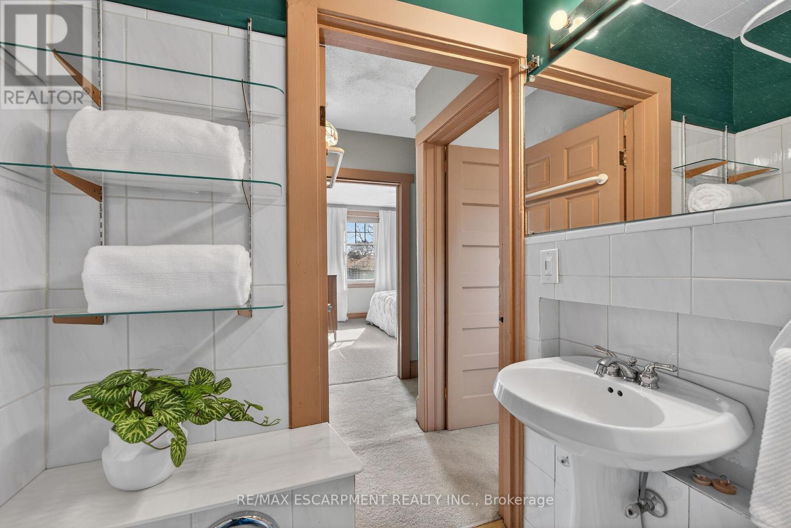 257 Queensdale Avenue E, Hamilton, Ontario  L9A 1L3 - Photo 37 - X12914908