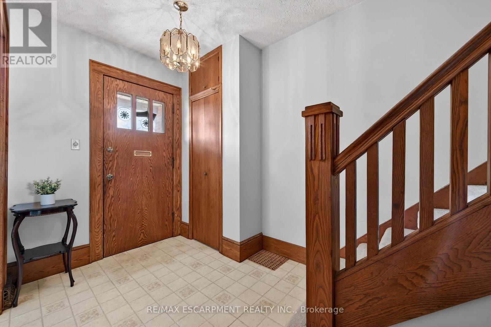 257 Queensdale Avenue E, Hamilton, Ontario  L9A 1L3 - Photo 5 - X12914908