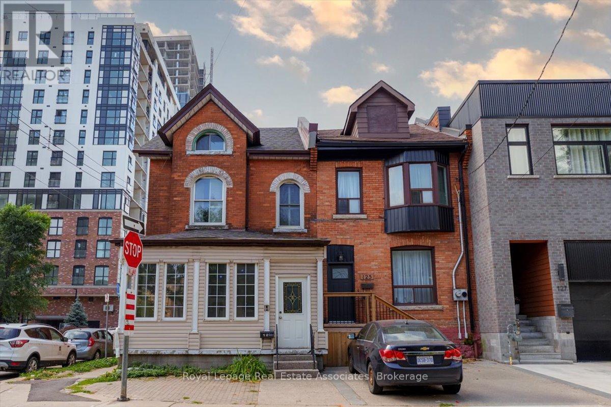 123 MARKET STREET, Hamilton, Ontario