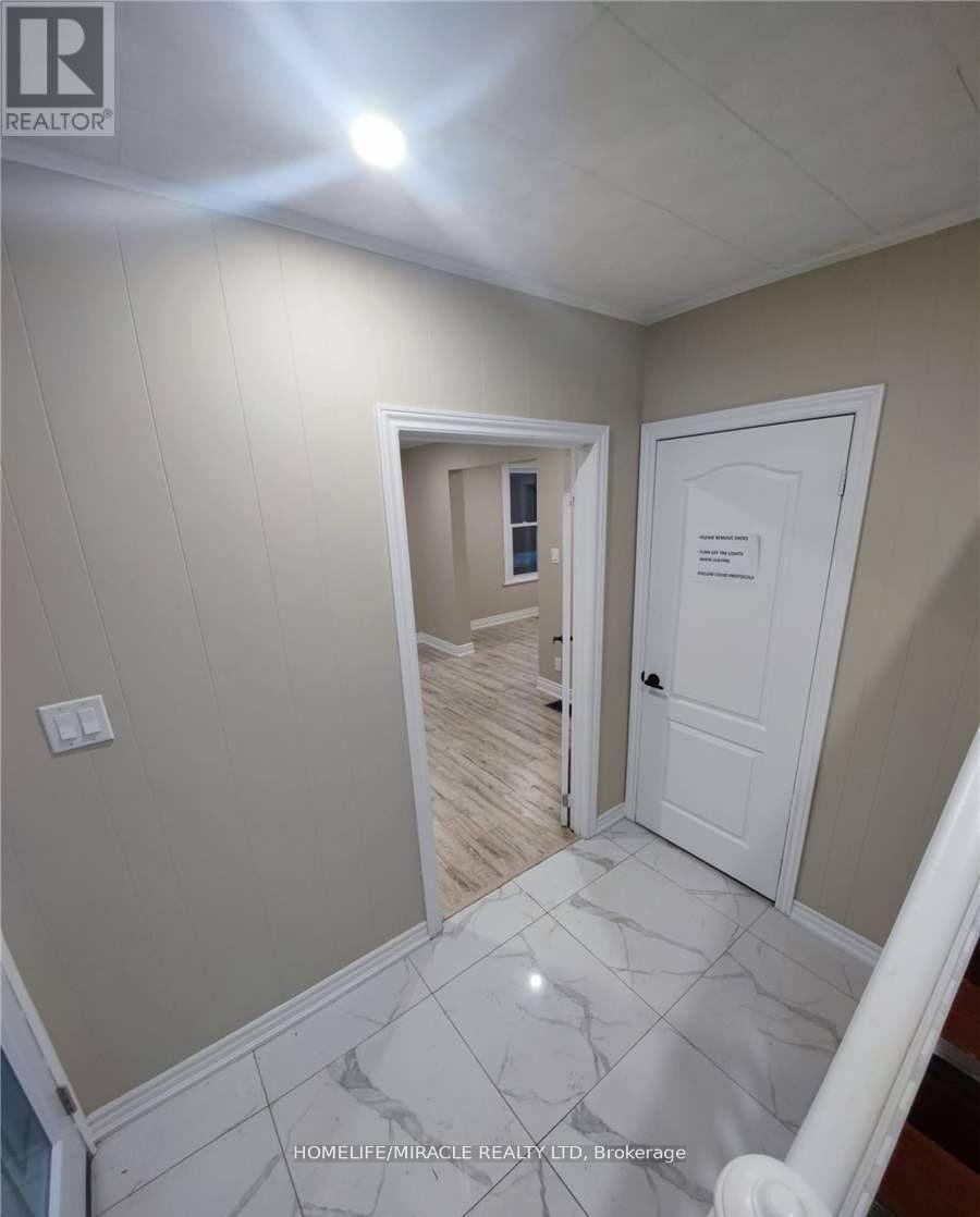 5967 Dixon Street, Niagara Falls (Dorchester), Ontario  L2G 2L2 - Photo 2 - X12914970