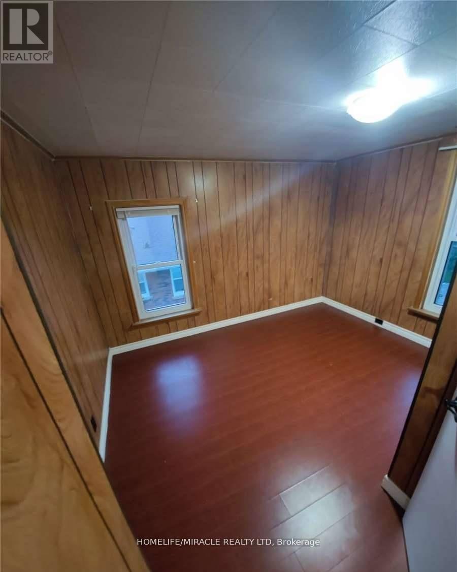 5967 Dixon Street, Niagara Falls (Dorchester), Ontario  L2G 2L2 - Photo 4 - X12914970