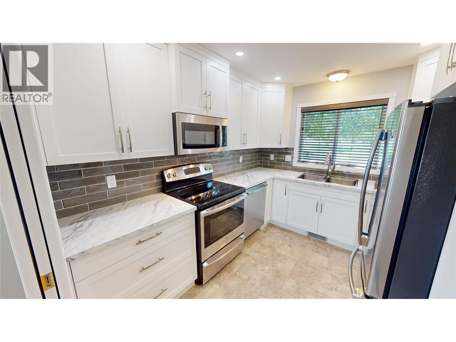 2375 1st Street S Unit# 26, Cranbrook, British Columbia  V1C 6J7 - Photo 3 - 10380543