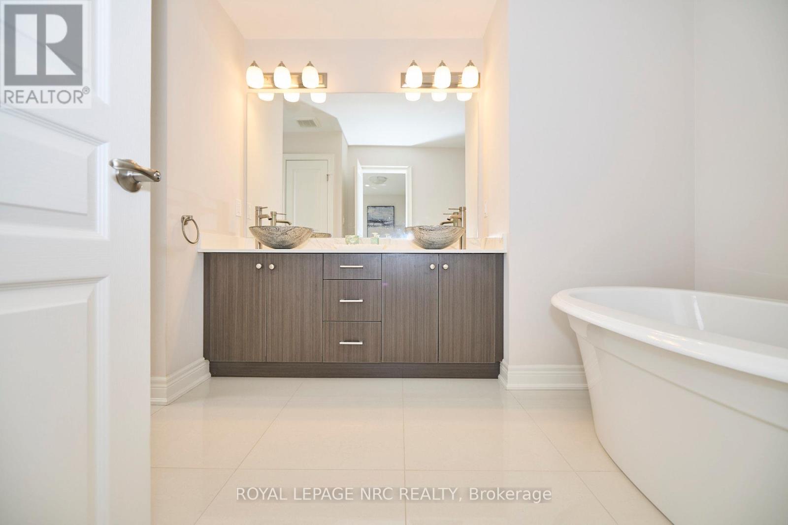 9324 Madison Crescent, Niagara Falls, Ontario  L2H 0M3 - Photo 27 - X12915124