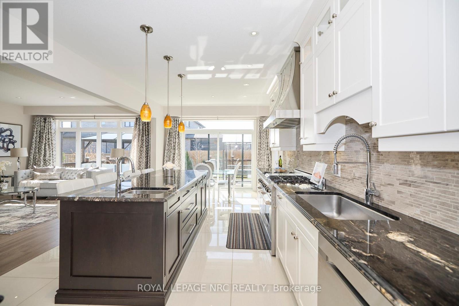 9324 Madison Crescent, Niagara Falls, Ontario  L2H 0M3 - Photo 4 - X12915124