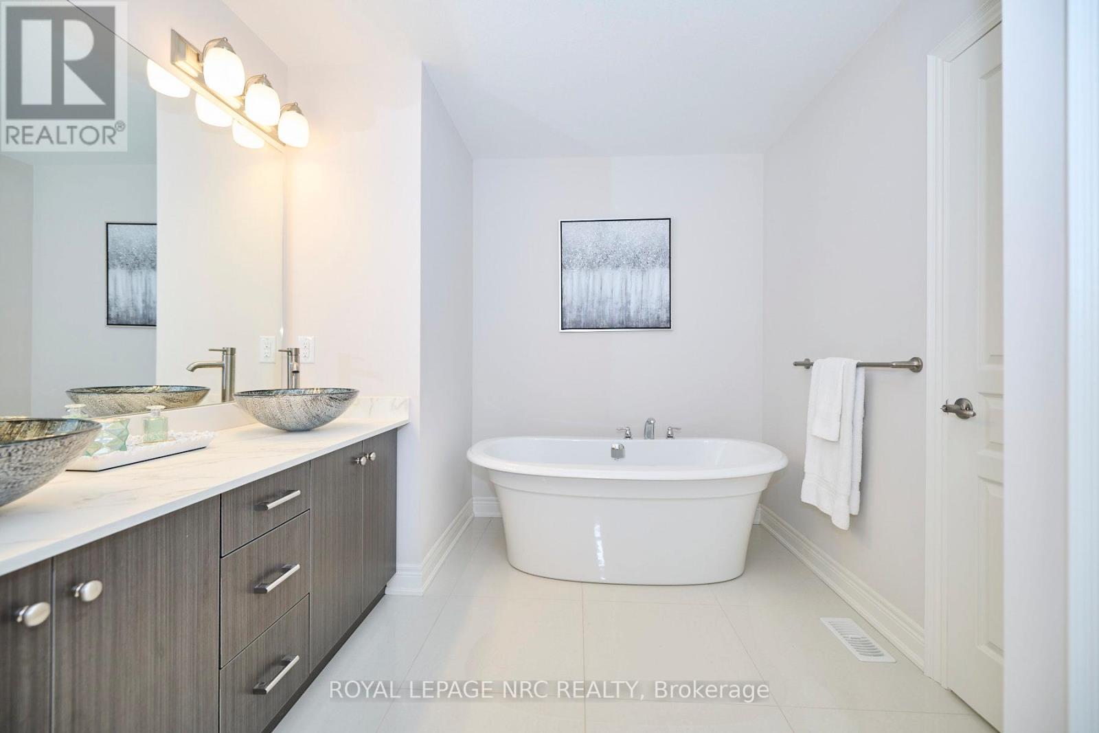 9324 Madison Crescent, Niagara Falls, Ontario  L2H 0M3 - Photo 28 - X12915190