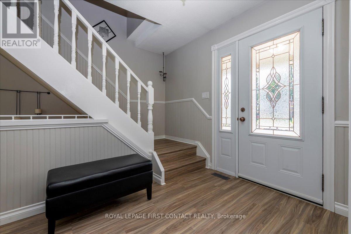 23 Virgilwood Crescent, Barrie, Ontario  L4M 4X6 - Photo 3 - S12795752