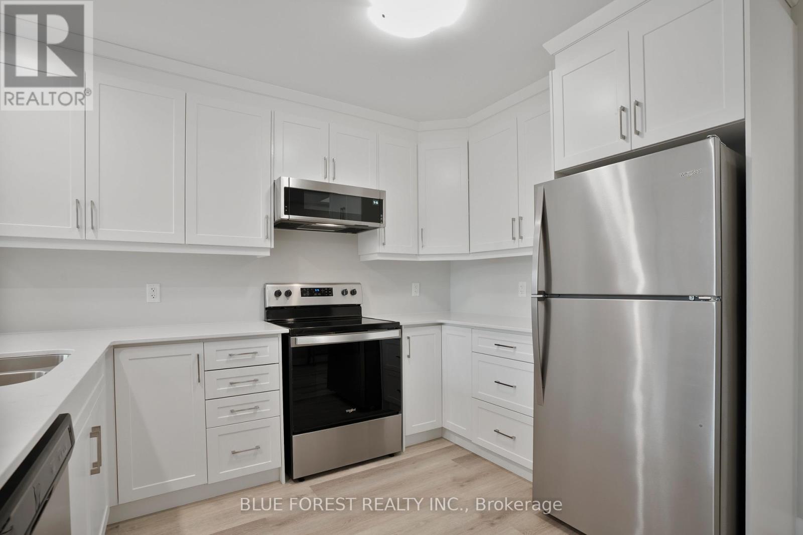 201 - 100 The Promenade, Central Elgin, Ontario  N5L 1C5 - Photo 5 - X12656586