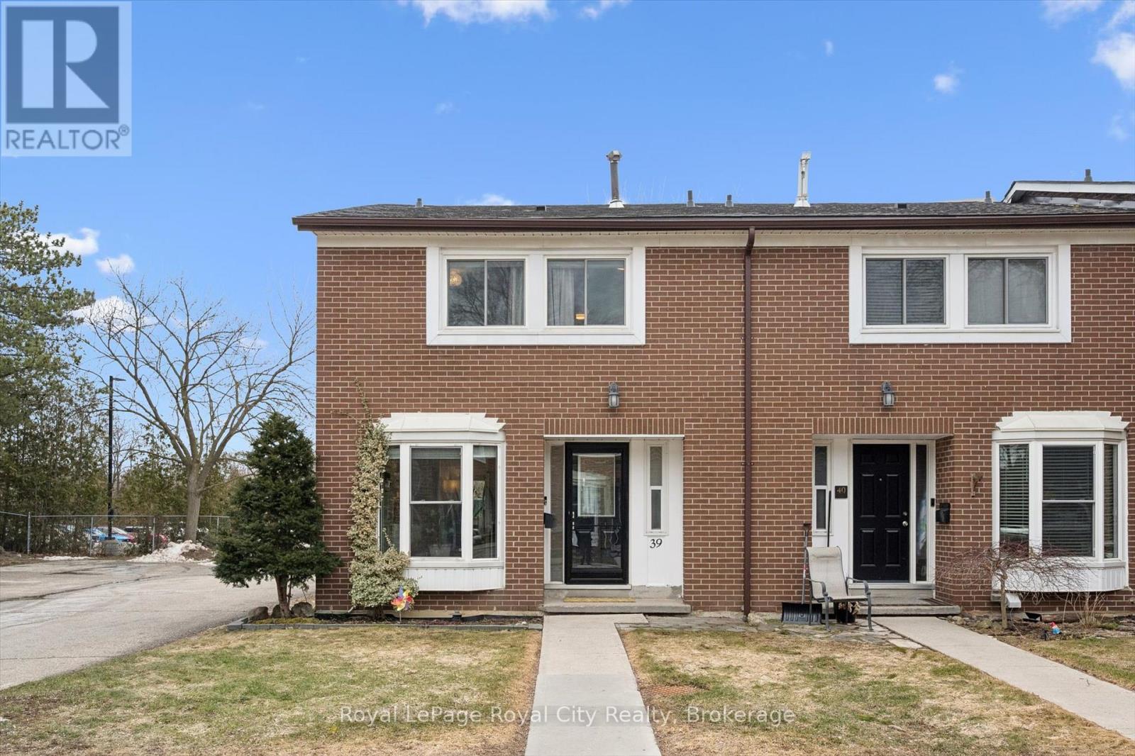 39 - 121 Bagot Street, Guelph, Ontario N1H 5T8 - Photo 1 - X12915260