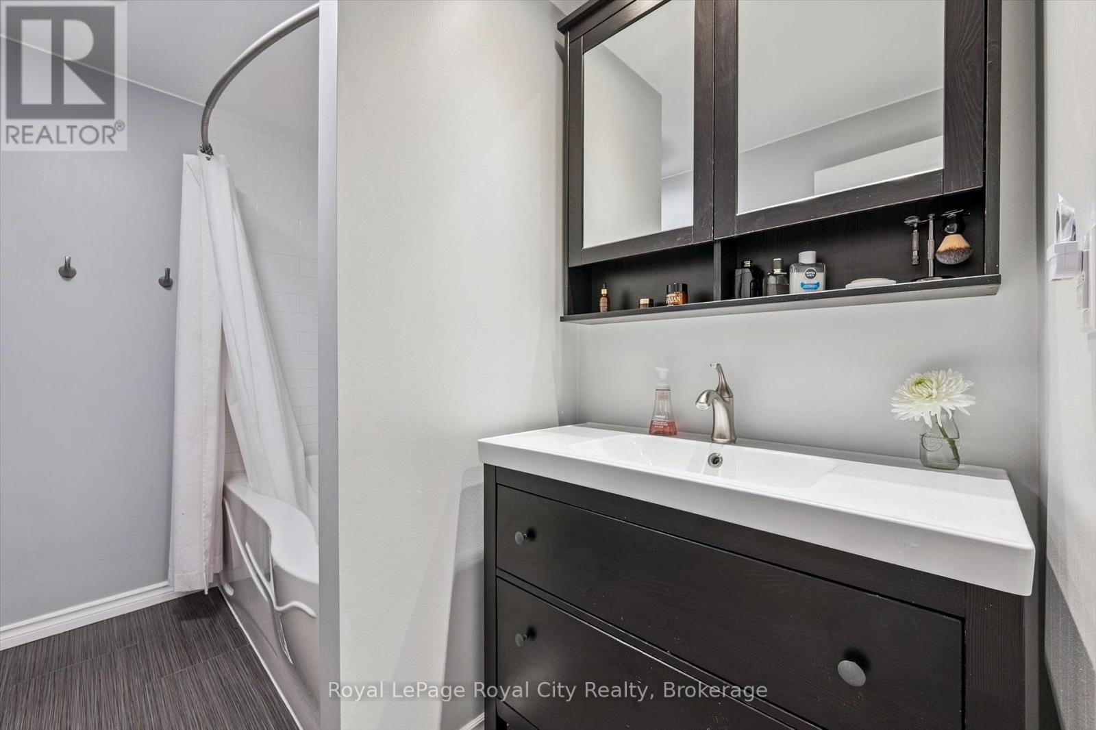 39 - 121 Bagot Street, Guelph, Ontario N1H 5T8 - Photo 23 - X12915260