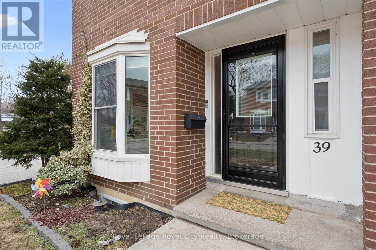 39 - 121 Bagot Street, Guelph, Ontario N1H 5T8 - Photo 4 - X12915260