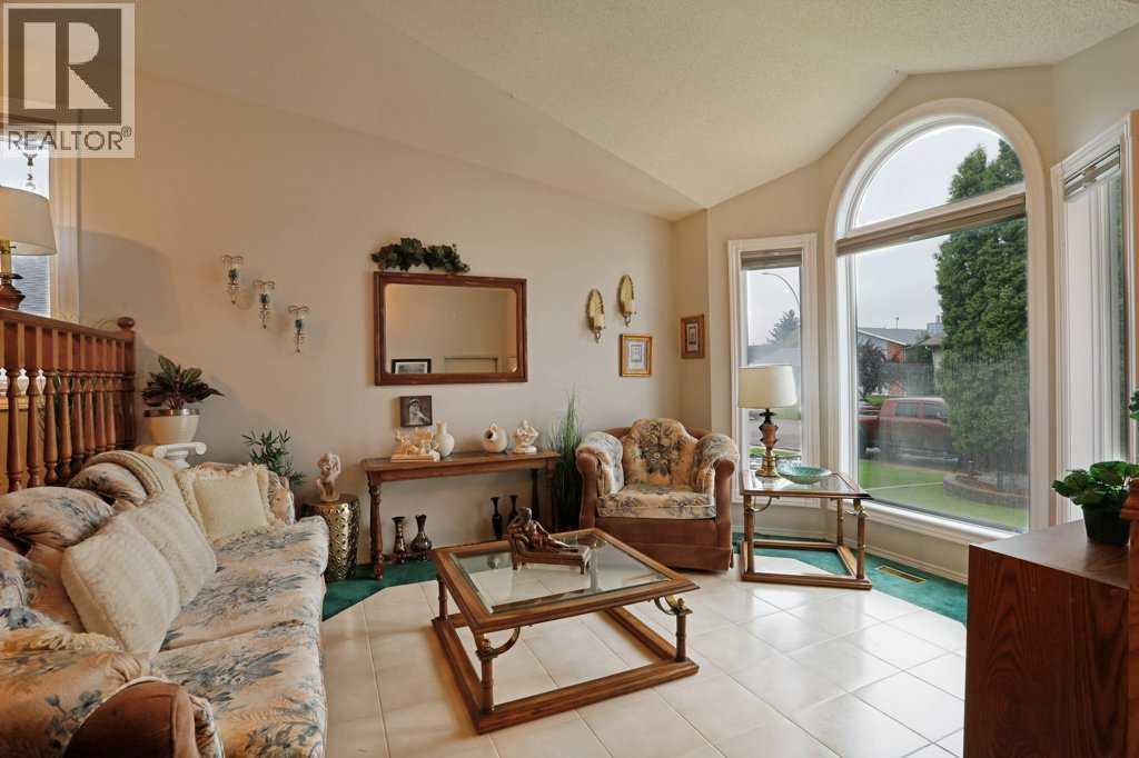 28 Parkland Place E, Brooks, Alberta  T1R 0M3 - Photo 2 - A2287641