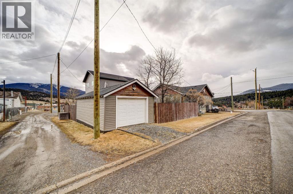 8301 18 Avenue, Coleman, Alberta  T0K 0M0 - Photo 5 - A2294932