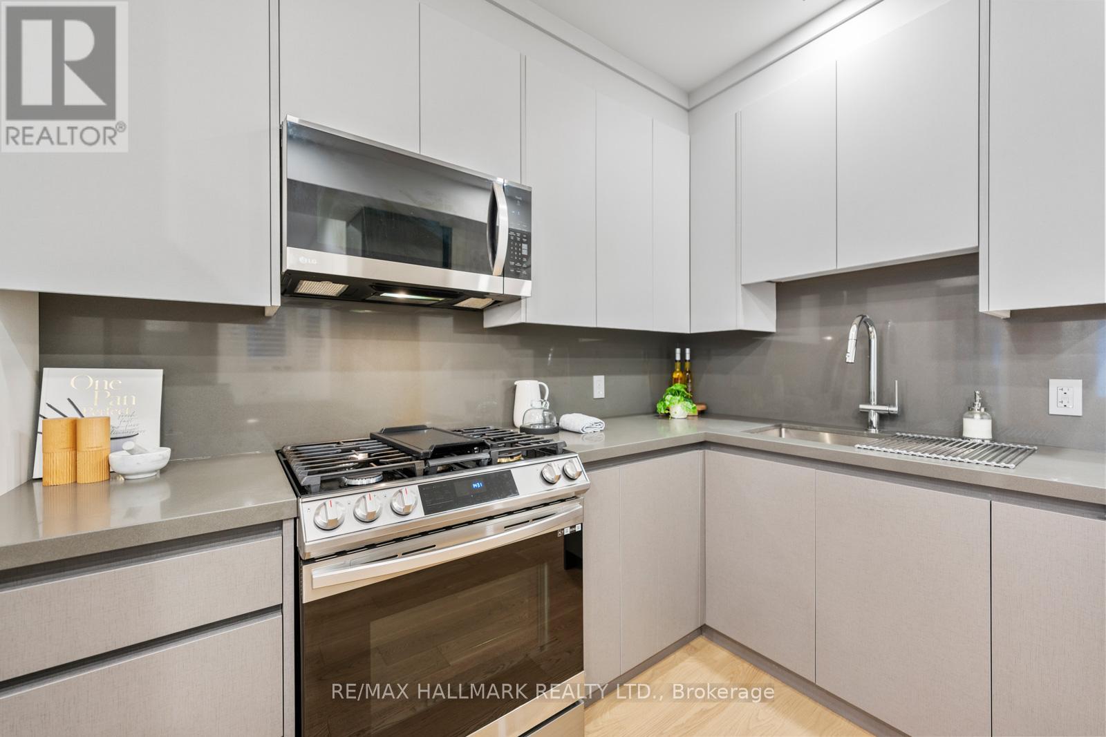 86 Albertus Avenue, Toronto, Ontario  M4R 1J7 - Photo 13 - C12915082