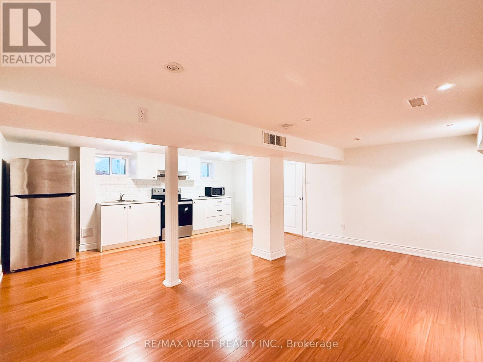 Lower - 43 Dunblaine Avenue, Toronto, Ontario  M5M 2R8 - Photo 10 - C12915254