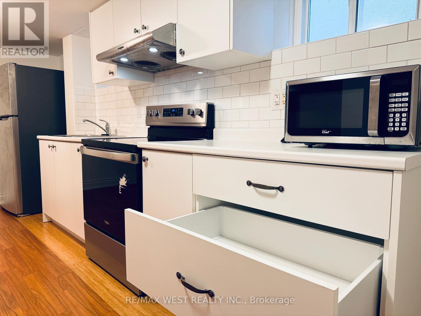 Lower - 43 Dunblaine Avenue, Toronto, Ontario  M5M 2R8 - Photo 6 - C12915254