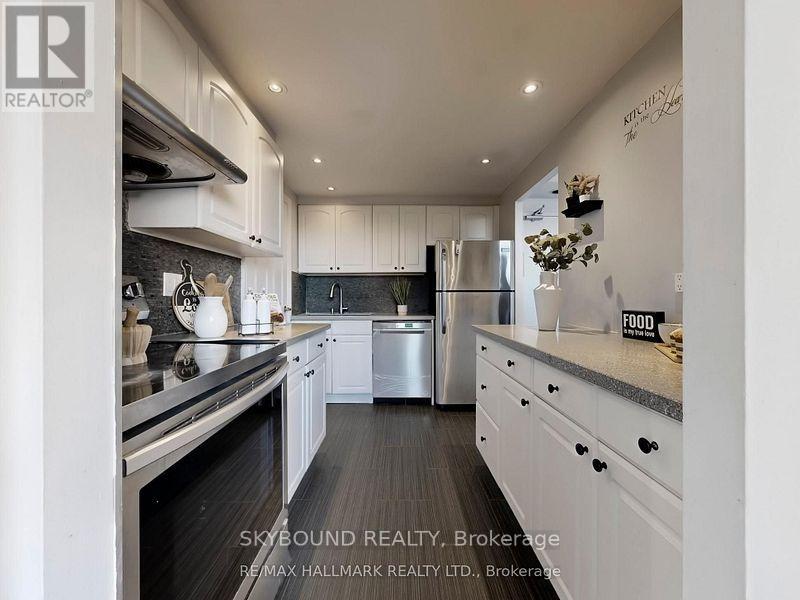 817 - 5 Parkway Forest Drive, Toronto, Ontario M2J 1L2 - Photo 3 - C12915256