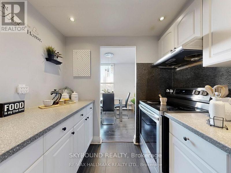 817 - 5 Parkway Forest Drive, Toronto, Ontario M2J 1L2 - Photo 5 - C12915256