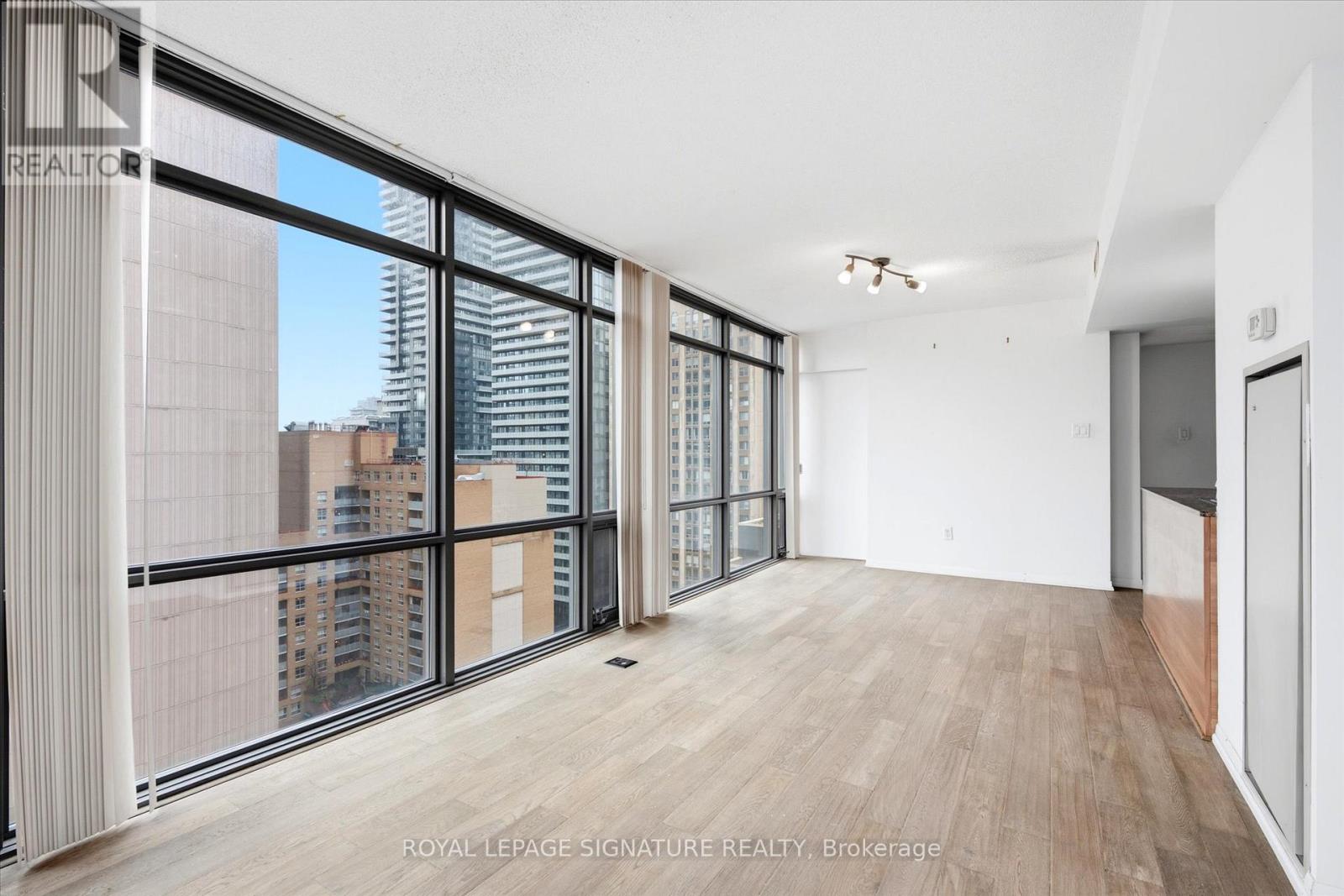 1607 - 37 Grosvenor Street, Toronto, Ontario  M4Y 3G5 - Photo 14 - C12915304