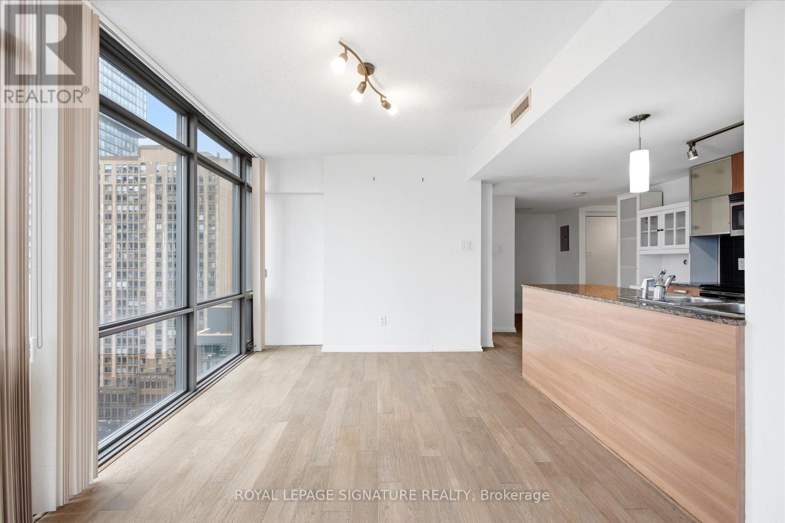 1607 - 37 Grosvenor Street, Toronto, Ontario  M4Y 3G5 - Photo 15 - C12915304