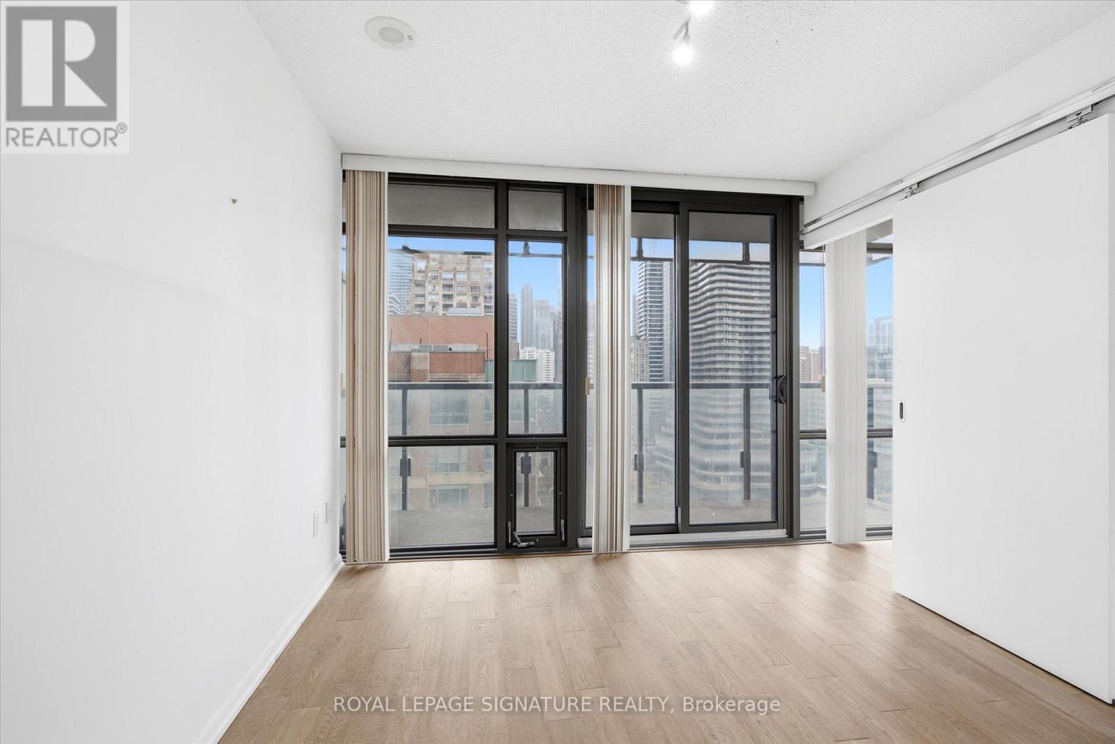 1607 - 37 Grosvenor Street, Toronto, Ontario  M4Y 3G5 - Photo 18 - C12915304