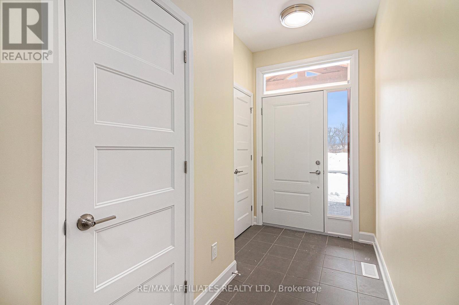 363 Voyageur Place, Russell, Ontario  K0A 1W0 - Photo 2 - X12177105