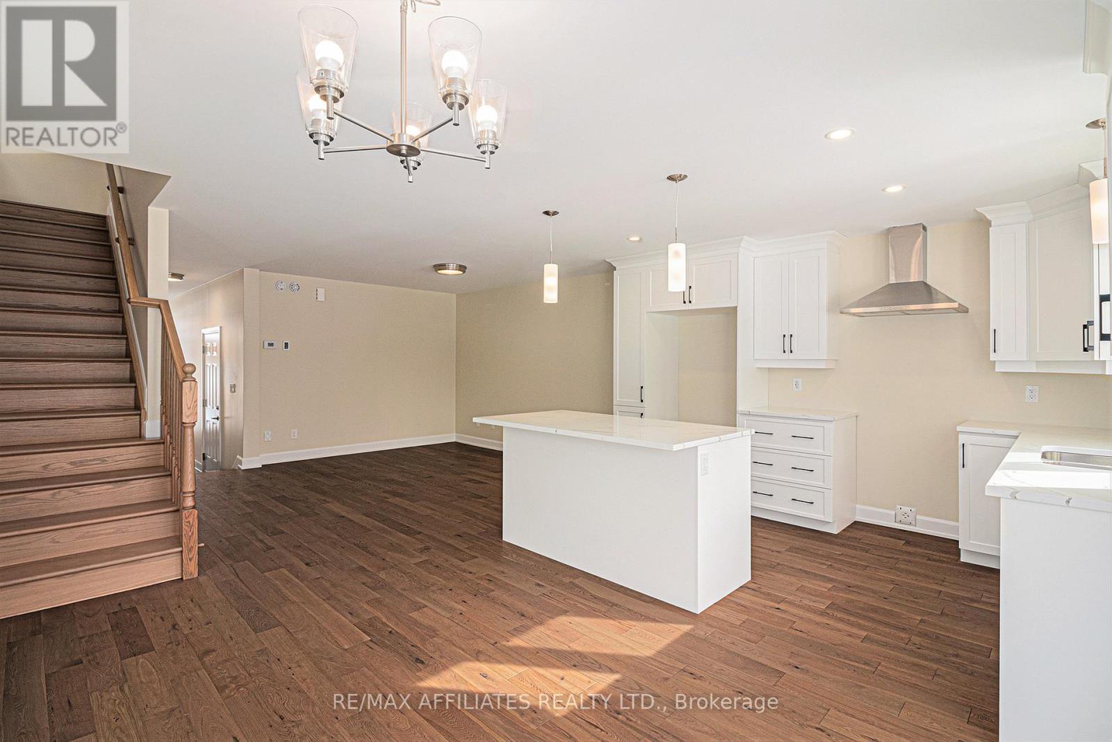 361 Voyageur Place, Russell, Ontario  K0A 1W0 - Photo 5 - X12245060