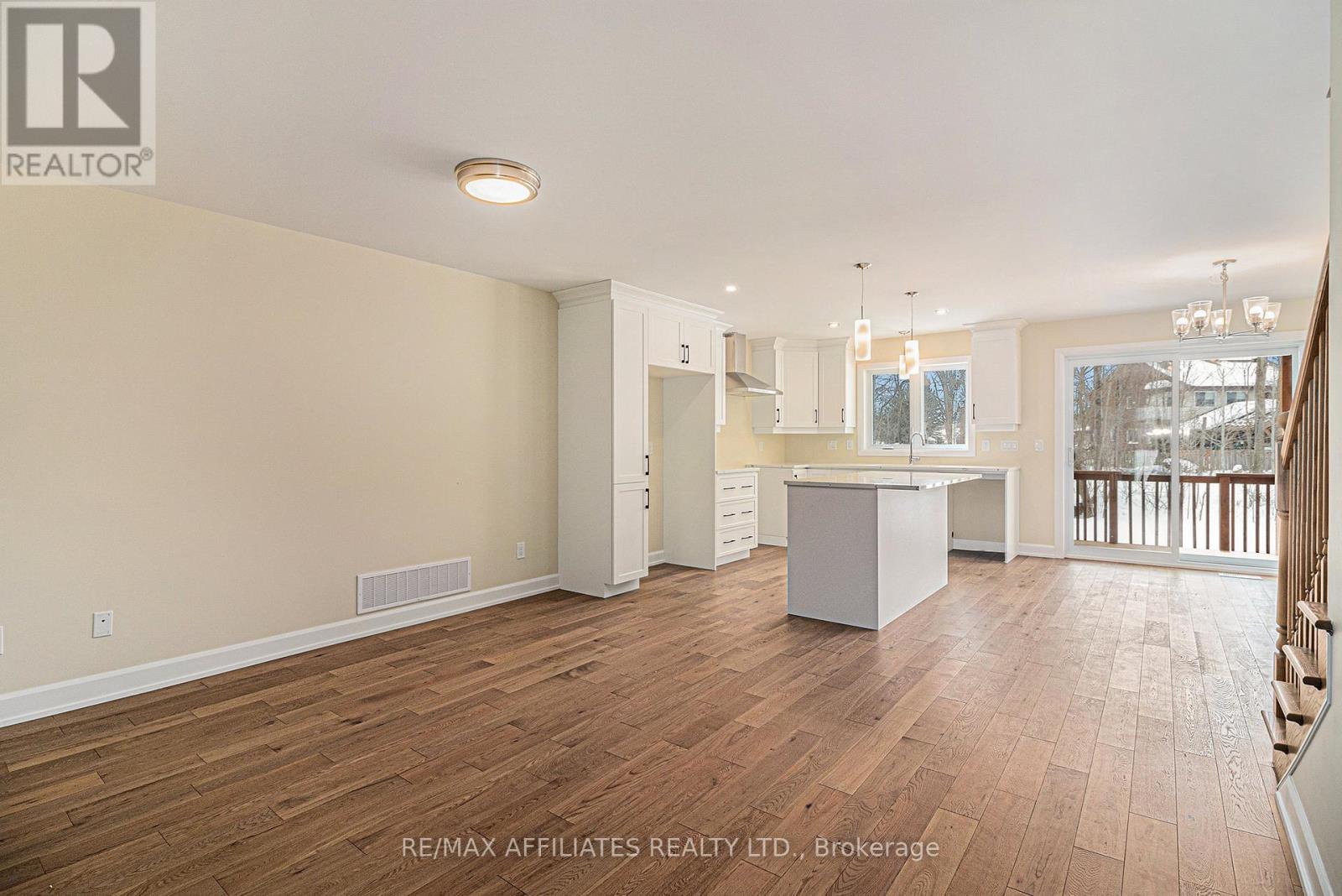 363 Voyageur Place, Russell, Ontario  K0A 1W0 - Photo 4 - X12177105