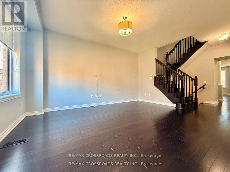 205 Laker Court, Newmarket, Ontario  L3X 0J5 - Photo 10 - N12915136