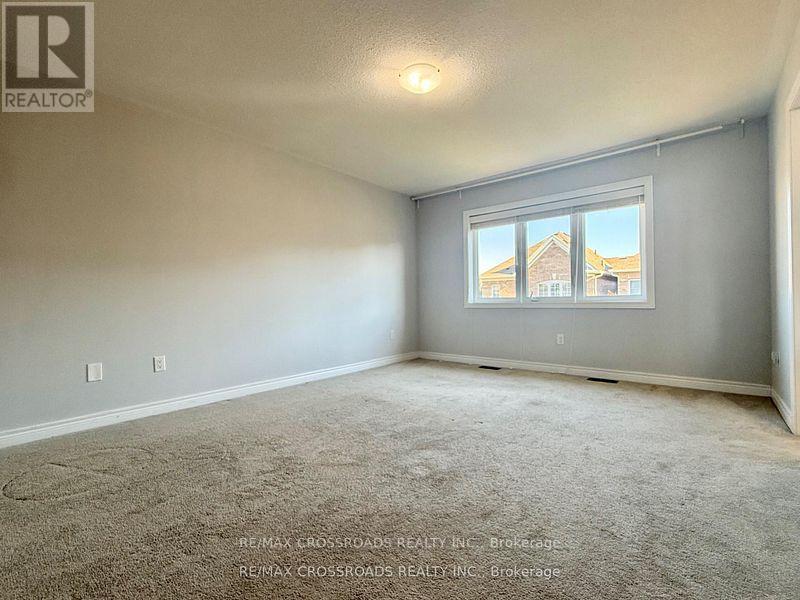 205 Laker Court, Newmarket, Ontario  L3X 0J5 - Photo 12 - N12915136