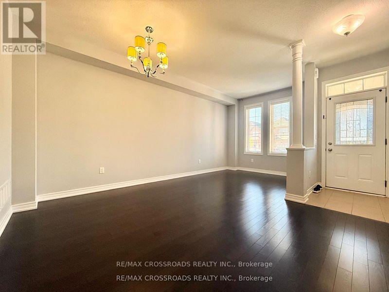 205 Laker Court, Newmarket, Ontario  L3X 0J5 - Photo 2 - N12915136