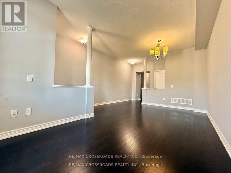 205 Laker Court, Newmarket, Ontario  L3X 0J5 - Photo 3 - N12915136