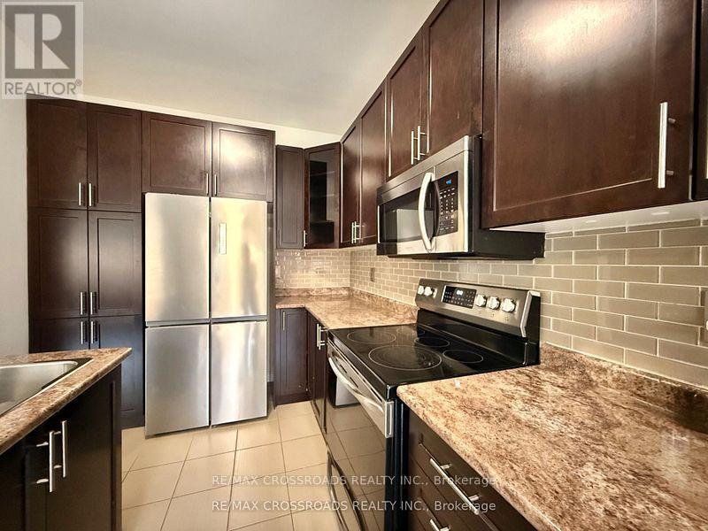 205 Laker Court, Newmarket, Ontario  L3X 0J5 - Photo 8 - N12915136