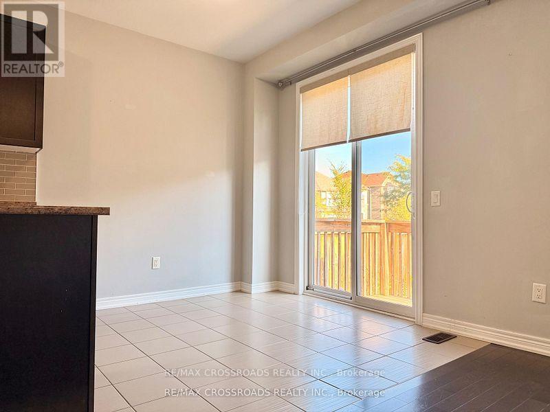 205 Laker Court, Newmarket, Ontario  L3X 0J5 - Photo 9 - N12915136