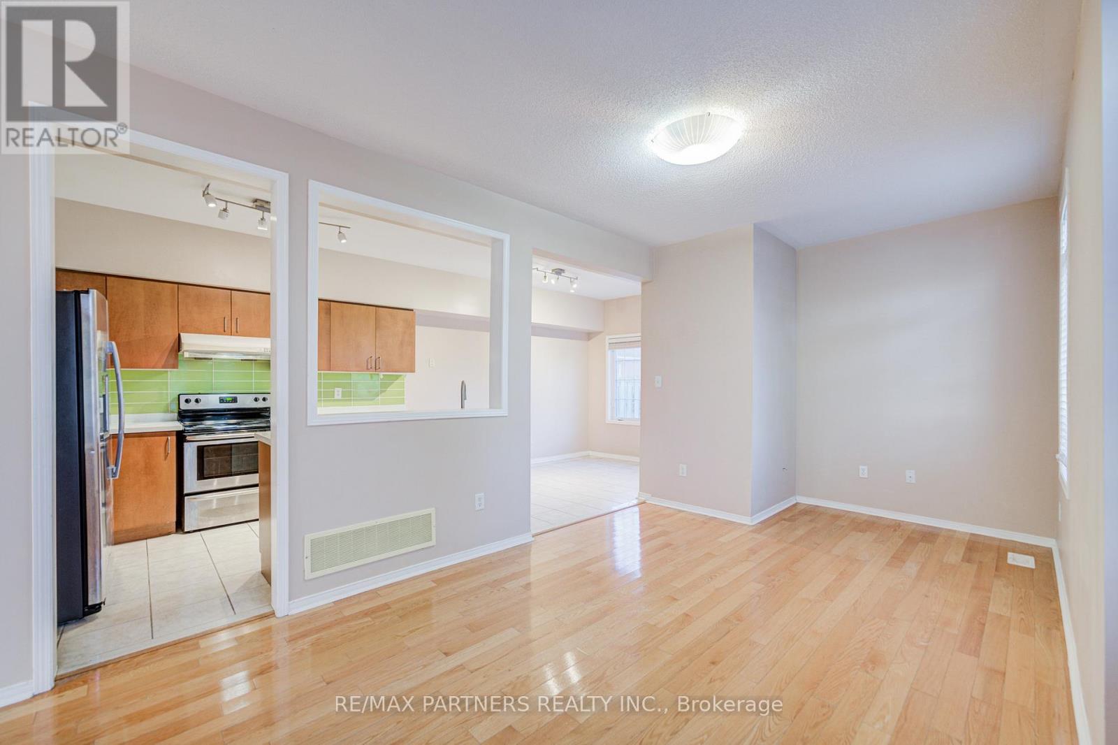 496 The Bridle Walk, Markham, Ontario  L6C 2Y3 - Photo 7 - N12915180