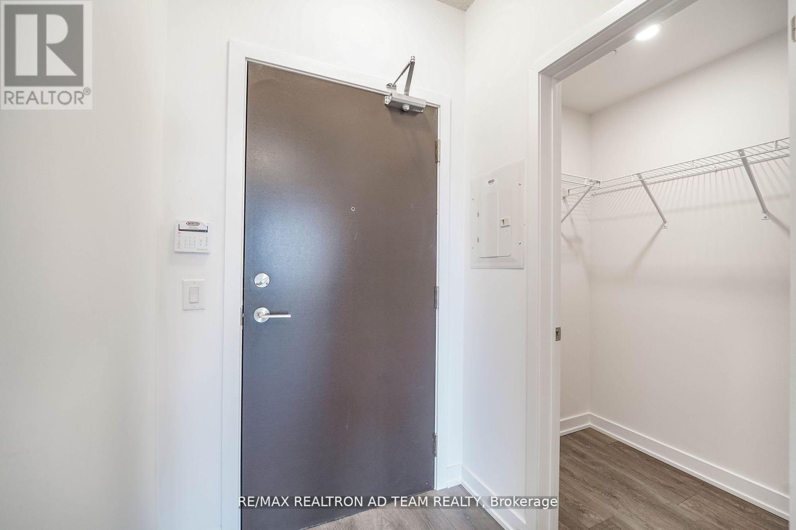 2003 - 38 Honeycrisp Crescent, Vaughan, Ontario  L4K 0M8 - Photo 8 - N12915262