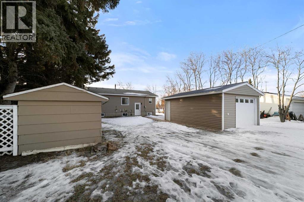 5214 53 Avenue, Camrose, Alberta  T4V 0Y7 - Photo 3 - A2279449