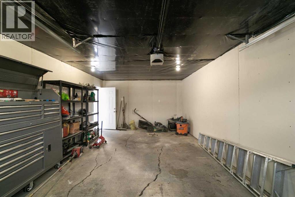 5214 53 Avenue, Camrose, Alberta  T4V 0Y7 - Photo 4 - A2279449